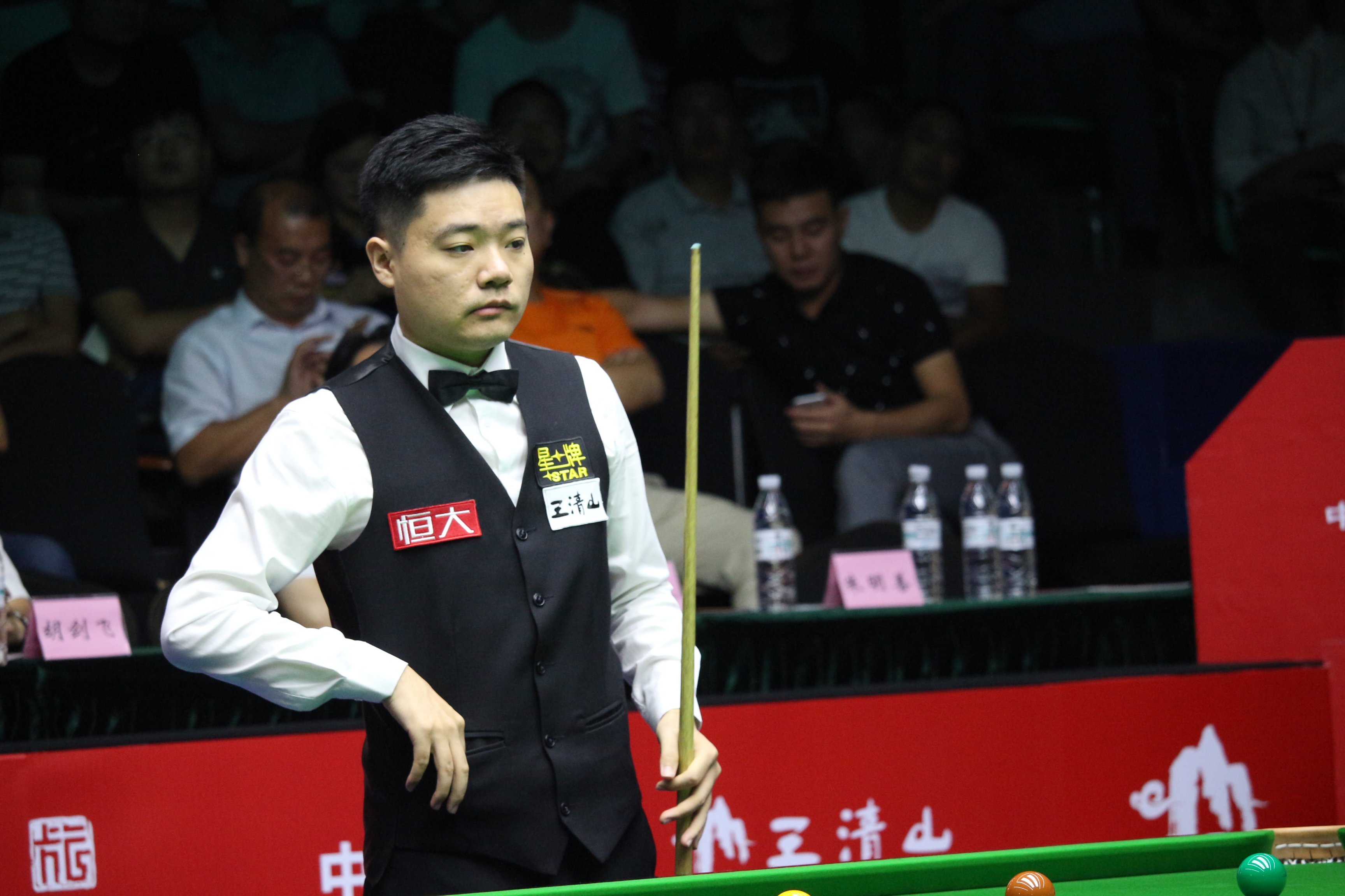 00万英镑 00万英镑